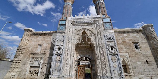 Dünyadaki İlk Tıp Okulu olarak Gevher Nesibe Tıp Medresesi ve Darüşşifası