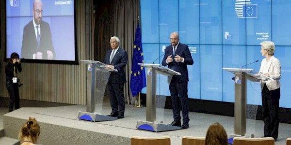 AB Liderler Zirvesi önemli kararlarla sona erdi. Türkiye için ılımlı görüş hakim.