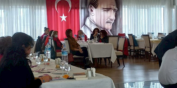 Soroptomistler “Kadına Seçme ve Seçilme Hakkı” verilmesini kutladı.