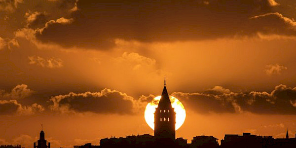 Türkiye Yönünü Arıyor: Doğu mu, Batı mı?