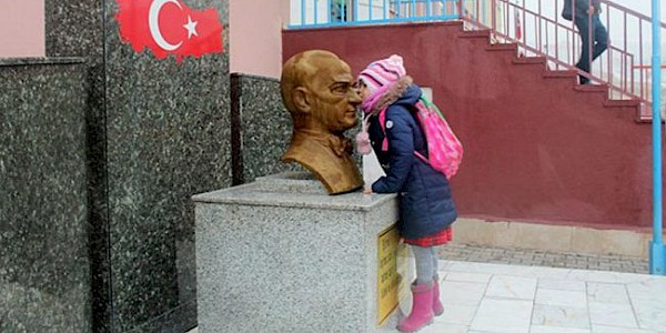 10 Kasım Atatürk'ü saygı ve sevgi ile anıyoruz