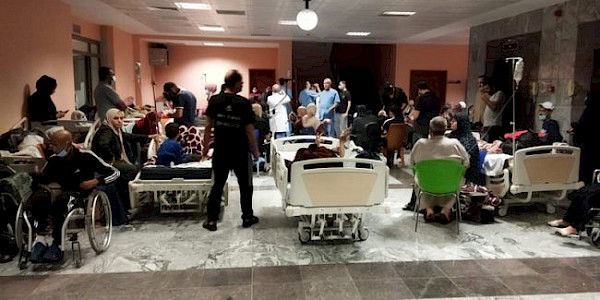 Gazze'deki Türkiye-Filistin Dostluk Hastanesi saldırılarda hasar gördü
