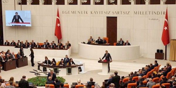 Ne İsen O!