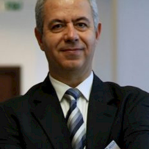 Dr. Cenk Tezcan 