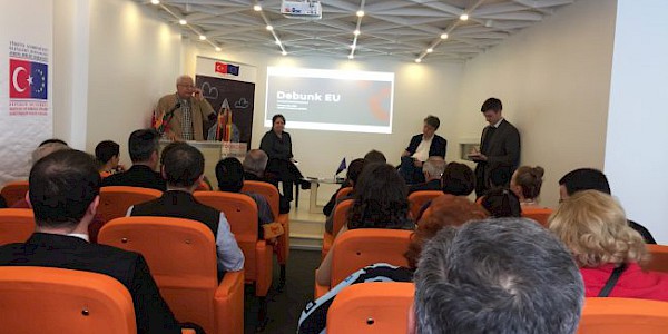 “Litvanya AB Ülke Günü” Gazeteciler Cemiyeti Basın Evi’nde gerçekleştirildi.